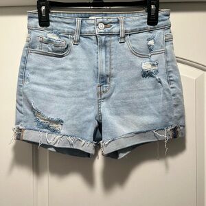 Zenana, denim shorts, size M, inseam 3.5”. Only worn a few times.